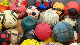 Zoom sur les refus de tri dans les contenants jaunes : les articles de sport