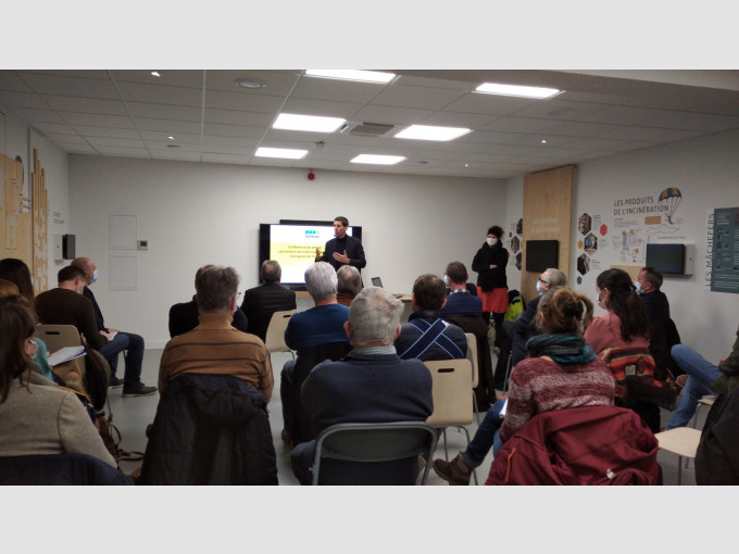 Conférence de presse pour le lancement des extensions des consignes de tri